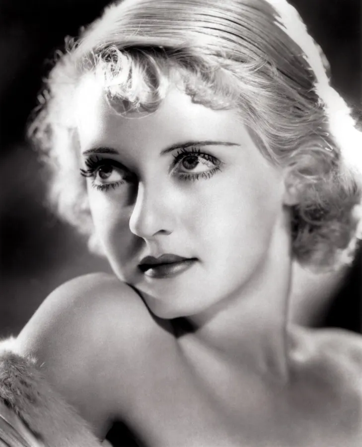 Bette Davis: A Cinematic Journey – Fascinating Insights into the Life of Hollywood’s Iconic Leading Lady